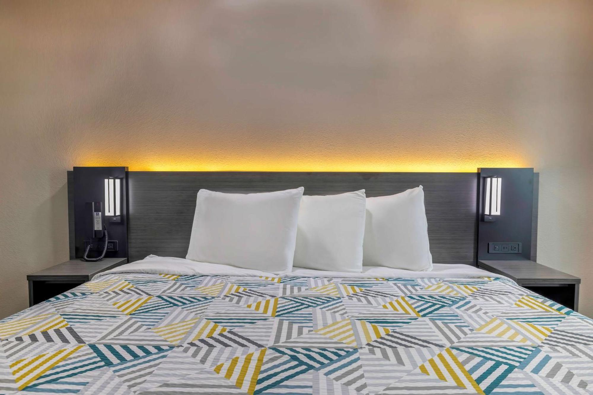 Motel 6-Fort Worth, Tx - Burleson Εξωτερικό φωτογραφία